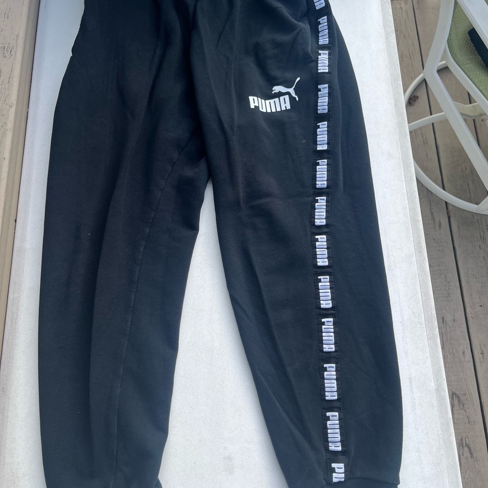 black puma joggers